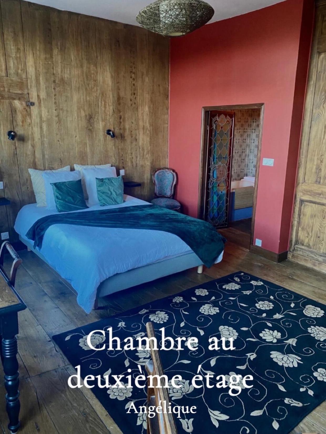 Mercier De Montigny - Les Chambres Du Beffroi - Spa Et Massage Fougeres Bagian luar foto